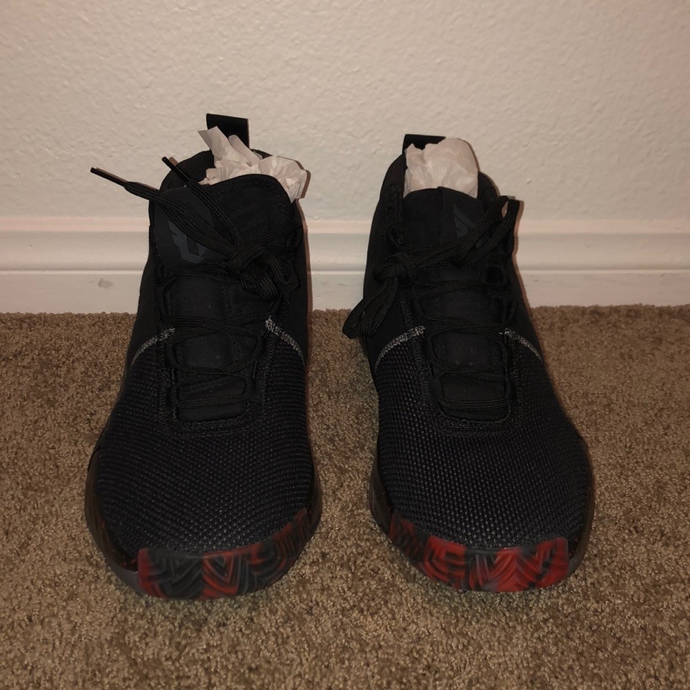 NEW Adidas Dame Lillard 5 black/red b-ball shoe